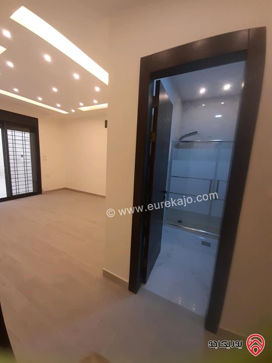 شقة سوبر ديلوكس ارضية مساحة 230م داخلي و 140م خارجي للبيع في عمان - طريق المطار