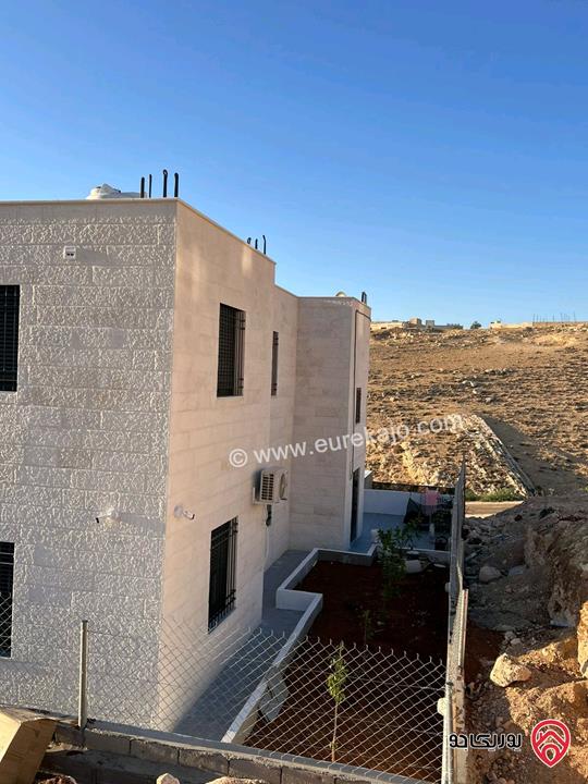 منزل مستقل بناء جديد طابقين مساحة 330م على أرض 521م للبيع شمال عمان شارع الاردن صافوط