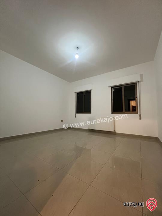 شقة طابق ثالث مساحة 300م للايجار في عمان - ام اذينة