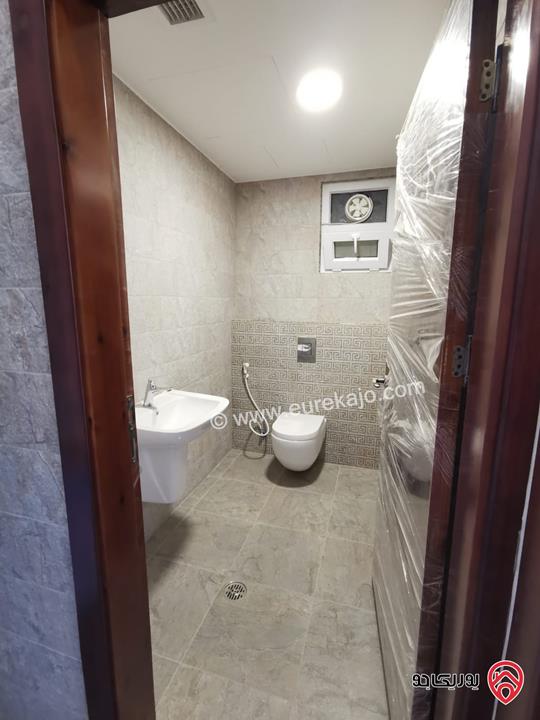 فيلا مع شقتين مساحة 800م على أرض 750م للبيع بإطلالة خلابة في عمان - بدر الجديدة من المالك مباشرة 