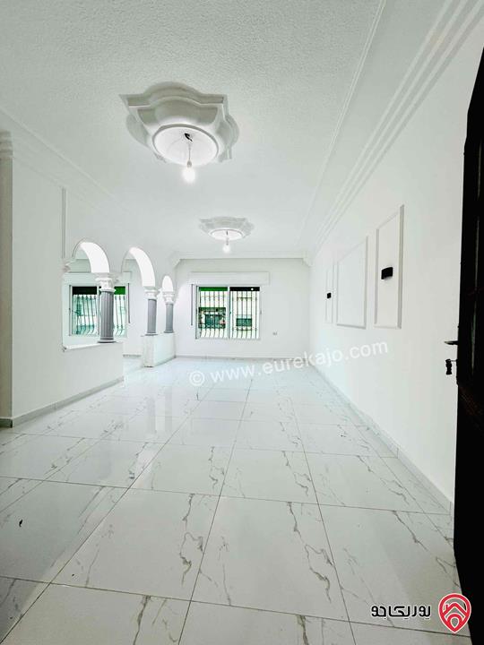 شقة طابق ثاني مساحة 210م للبيع في عمان - طبربور 