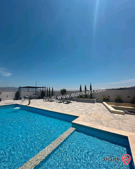 فيلا مساحة 700م على أرض 3 دونم و 512م للبيع في السلط