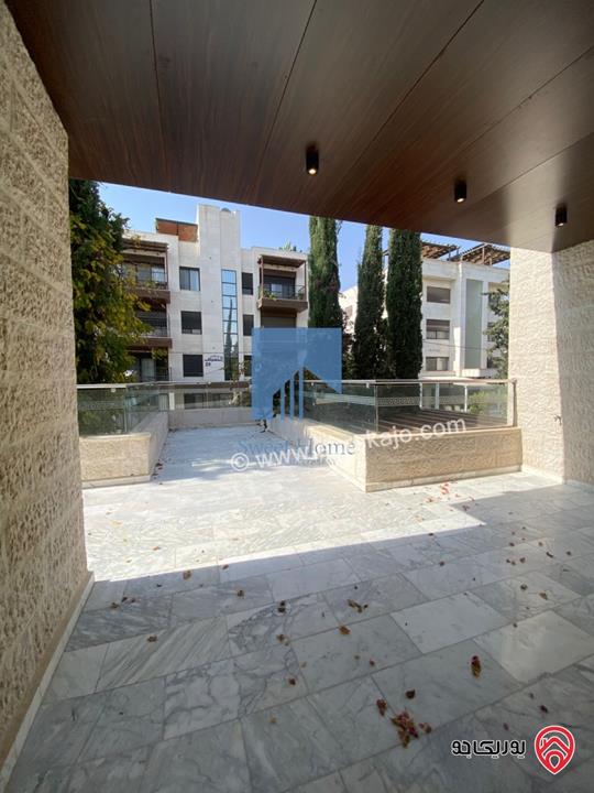 فيلا مستقلة فاخرة مساحة 700م على ارض 1 دونم و 350م للبيع في عمان - أم السماق الشمالي قرب التلاوي وخلف السنترو 