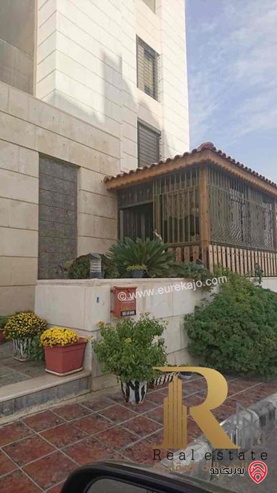 شقة مميزة مساحة 300م داخلي و 100م خارجي للبيع في عمان - ناعور