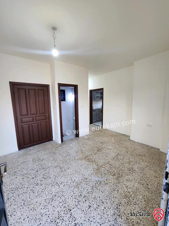 شقة طابق ثالث مساحة 130م داخلي و ترس 60م للبيع في عمان - ضاحية الحاج حسن 