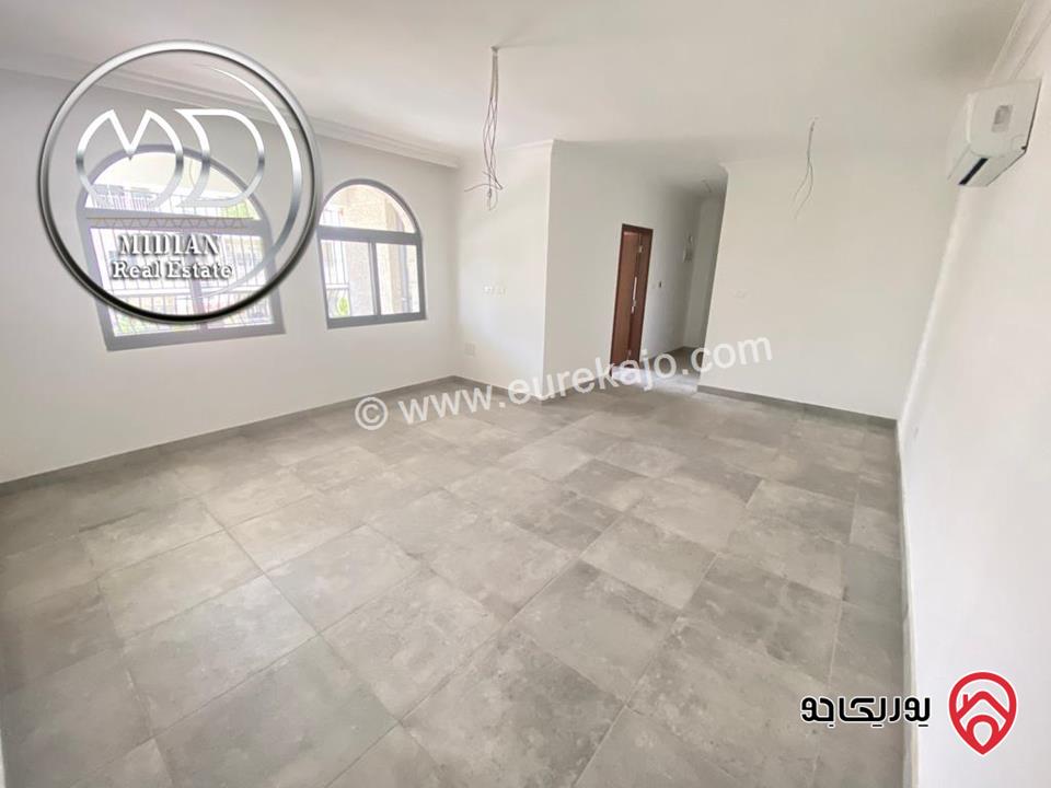 شقة ارضية فارغة للايجار في عمان - ام اذينة مساحة 150م مع ترس و حديقة 200م تشطيبات و ديكورات سوبر ديلوكس