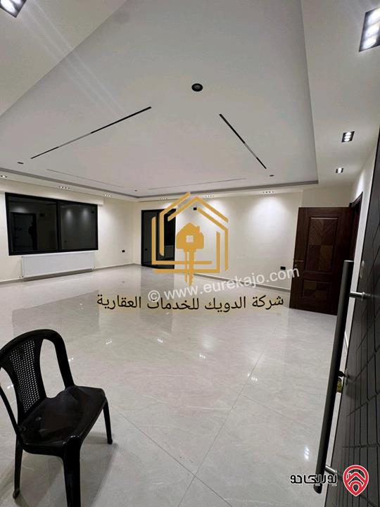 شقة جديدة لم تسكن مساحة 230م داخلي و 250م خارجي للايجار في عمان - الجبيهة 