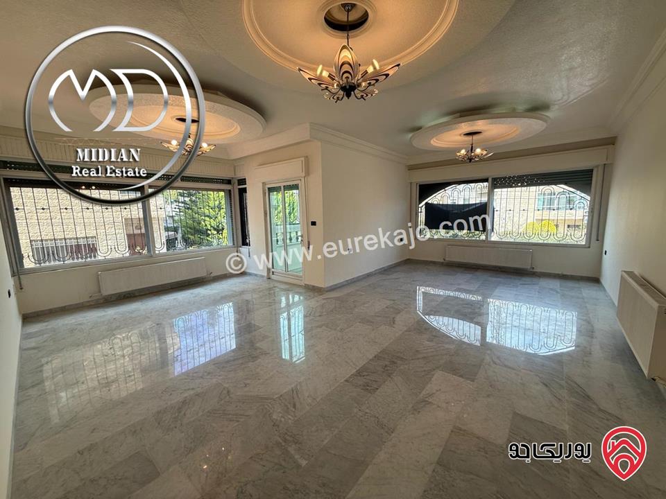 شقة فارغة للايجار في عمان - الرابية مساحة 200م طابق اول تشطيبات سوبر ديلوكس اطلالة جميلة بسعر مميز