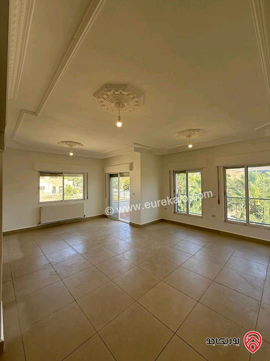 شقة مساحة 195م طابق أول للبيع في السلط قرب جامعة البلقاء التطبيقية