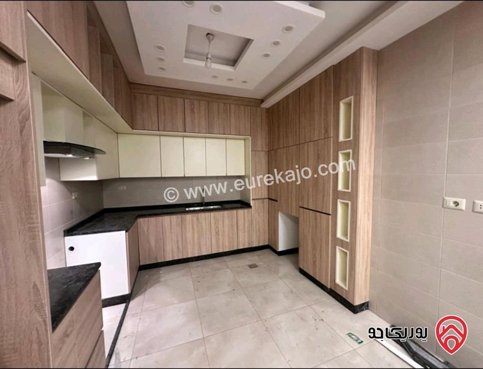 شقة طابق ثالث مساحة 150م مع روف 50م و تراس 50م للايجار في عمان - البيادر