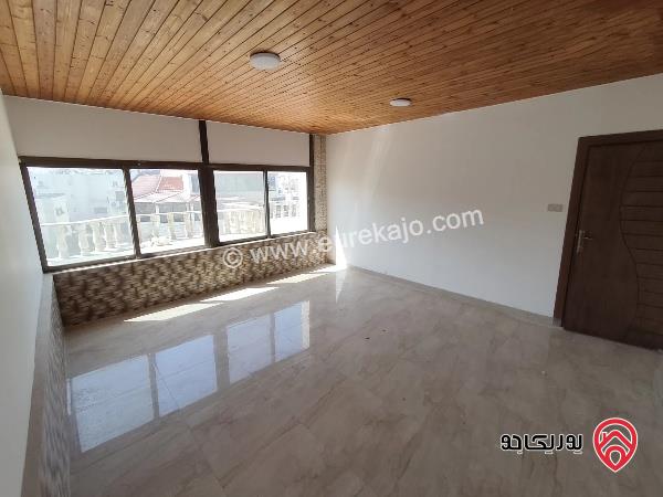 شقة طابق ثالث مع روف مساحة 341م للبيع عمان - ام اذينة مجددة بالكامل