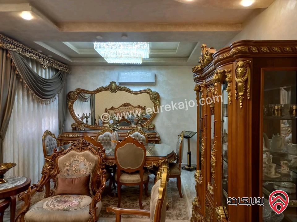 شقة سوبر ديلوكس مساحة 200 متر طابق أول مع طاقة شمسية راكبة للبيع في اربد - ايدون