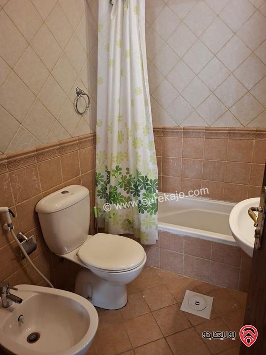 شقة طابق ثالث مساحة 140م للايجار في عمان - ام اذينة