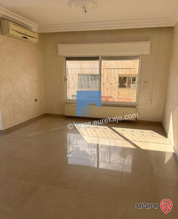 شقة مميزة طابق ثالث 215م تشطيب سوبر ديلوكس بسعر مغري للبيع في عمان - أم السماق