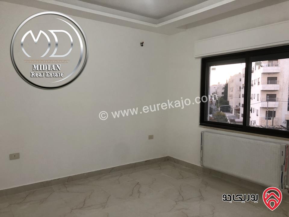 شقة شبه ارضي جديدة للبيع في عمان - ام السماق مساحة 200م مع ترس و حديقة 200م تشطيبات ديكورات سوبر ديلوكس بسعر مميز