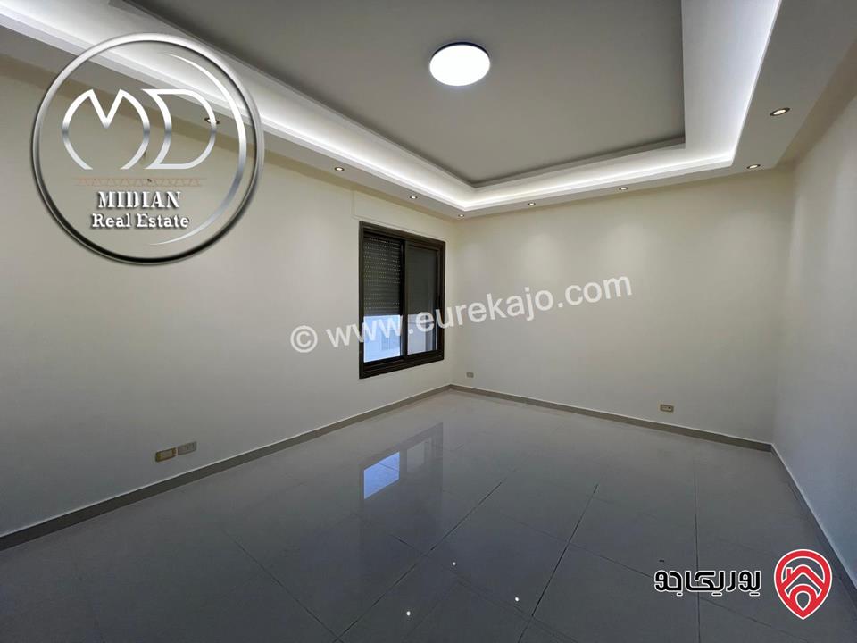 شقة جديدة للبيع في عمان - دير غبار طابق اول مساحة 280م 4 نوم تشطيبات و ديكورات عصرية فاخرة بسعر مغري جداً