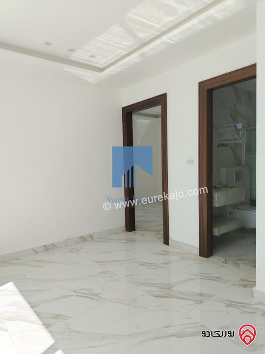 شقة فاخرة طابق ثالث دوبلكس مساحة 220م لم تسكن للبيع في عمان خلدا - خلف المستشفى السعودي ومقابل ميداس