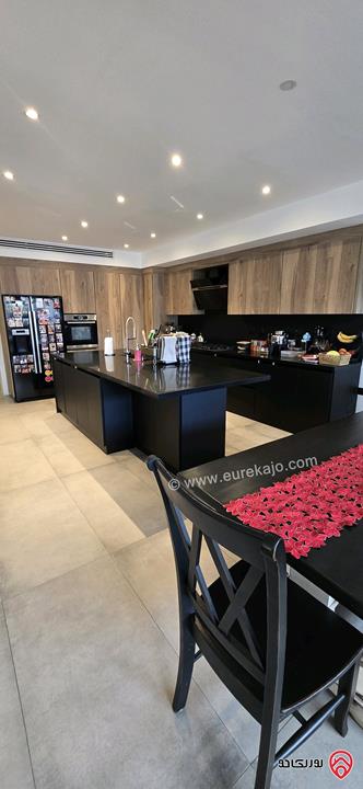 شقة تربلكس مساحة 469م داخلي و 150م خارجي للبيع في عمان - عبدون