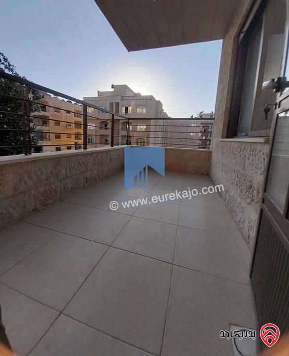 شقة مميزة طابق ثالث 180م مع روف 80م للبيع في عمان - الرابية