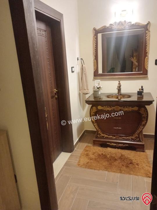 فيلا طابقين على أرض 1360م للبيع في اربد - ايدون