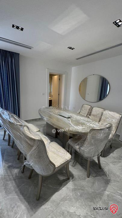 شقة فاخرة طابق أول مساحة 440م للبيع في عمان - رجم عميش