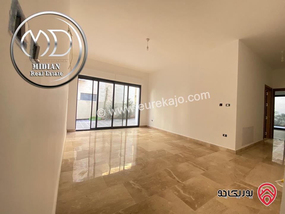 شقة ارضية جديدة مساحة 225م مع ترس و حديقة 250م تشطيبات و ديكورات فاخرة جداً للبيع في عمان - خلدا مقابل دابوق