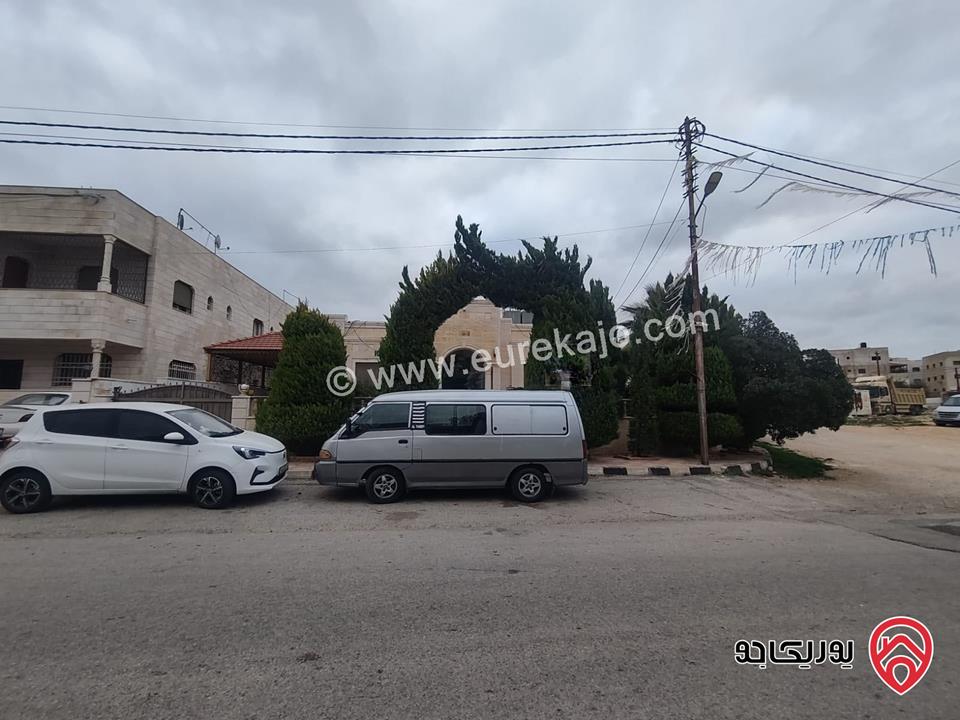 بيت مستقل مساحة الارض 624م ومساحة البناء 425م للبيع في عمان - ابو علندا اسكان الكهرباء حي العروبة