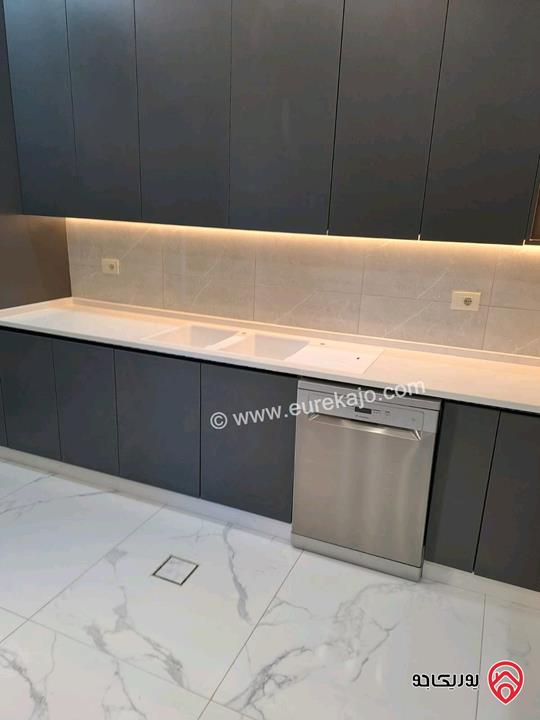 شقة طابق أرضي مساحة 173م داخلي و 160م خارجي للبيع في اربد - ايدون