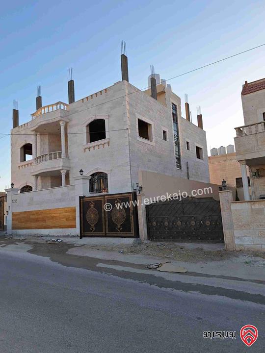 منزل شبه فيلا مكون من طابقين مساحة 440م على أرض 500م للبيع في عمان - منطقة أحد العبدلية