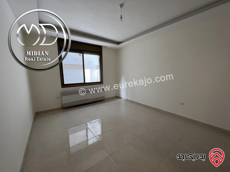 شقة أرضية جديدة للبيع في عمان - الدوار السابع مساحة 260م مع ترس و حديقة 200م تشطيبات سوبر ديلوكس بسعر مميز