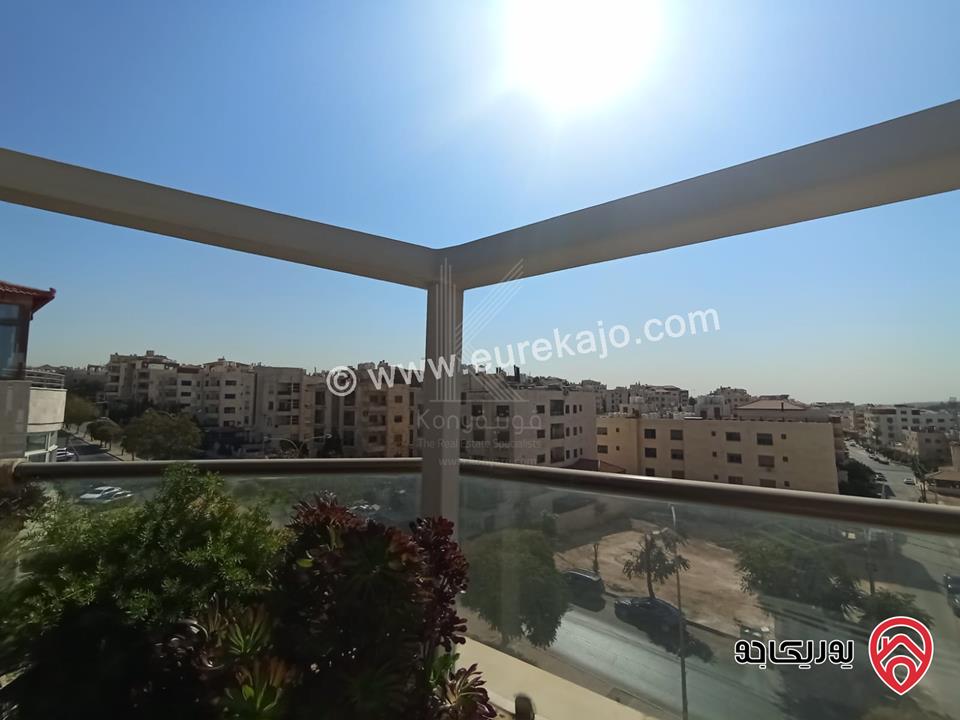 شقة فاخرة طابق أخير مع روف مساحة 211م للبيع في عمان - خلدا مع اطلالة مميزة