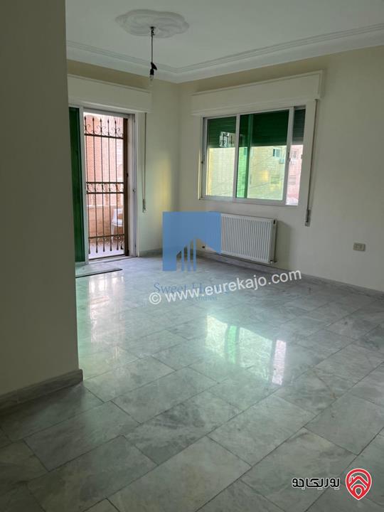 شقة مميزة للبيع في عمان - الجاردنز قرب جريدة الرأي والدستور طابق ثالث 172م مع روف ترس 60م بسعر مغري