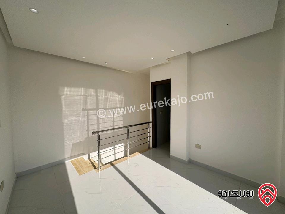 شقة طابق ثالث دوبلكس مساحة 190م للبيع في عمان - مرج الحمام طريق المطار بالقرب من كازية المناصير الظهير ومدارس العقيق من المالك مباشرة