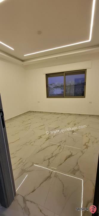 شقة طابق ثالث رووف سوبر ديلوكس مساحة 175م داخلي و 80م خارجي للبيع في عمان - طبربور