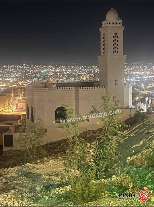 قطعة ارض مساحة 330م للبيع في ماركا منطقة عالية و مطلة على شارعين واصل جميع الخدمات بسعر 15000 دينار  