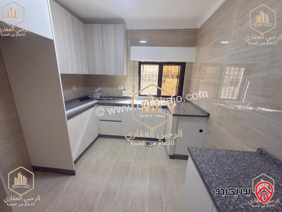 شقة فارغة طابق أرضي مساحة 110م داخلي و 30م خارجي للايجار في عمان - الرابية