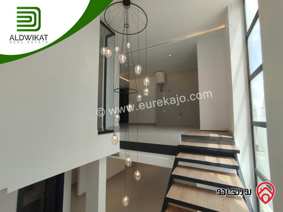شقة للبيع في عبدون طابق ثاني مع روف مساحة البناء 260م ومساحة الترس 20م