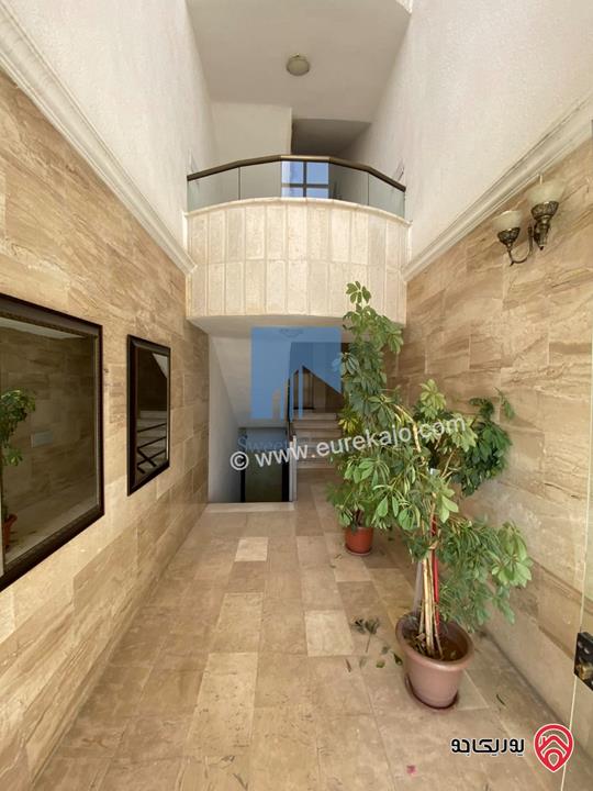 شقة أرضية (شبه فيلا) طابقية فاخرة للبيع في عمان - الرابية قرب الكالوتي 425م مع حديقة وترسات 500م