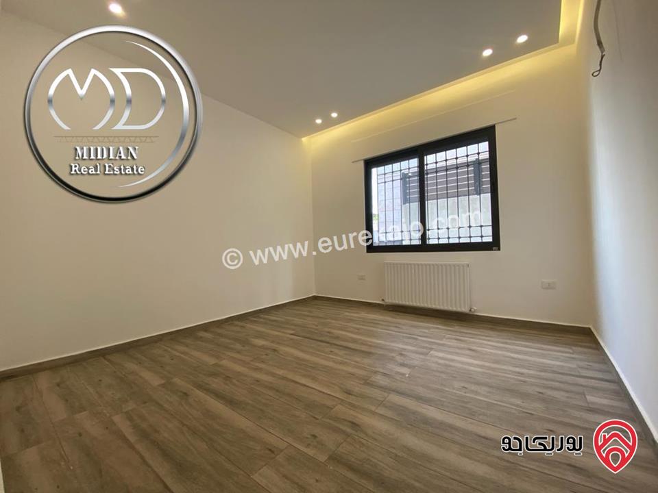 شقة شبه ارضي جديدة للبيع في عمان - الجندويل مساحة 180م مع ترس و حديقة 100م تشطيبات و ديكورات فاخرة بسعر مميز جداً