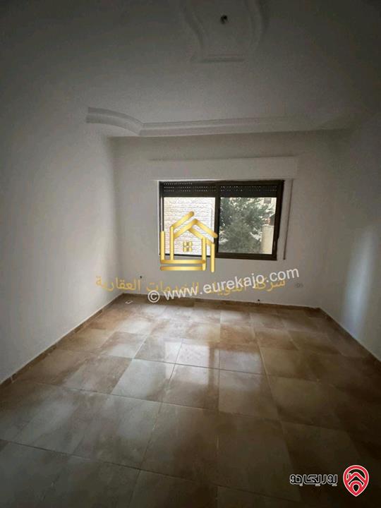 شقة فارغة طابق شبه ارضي مساحة 180م مع ترس 20م للإيجار في عمان - ضاحية الرشيد 