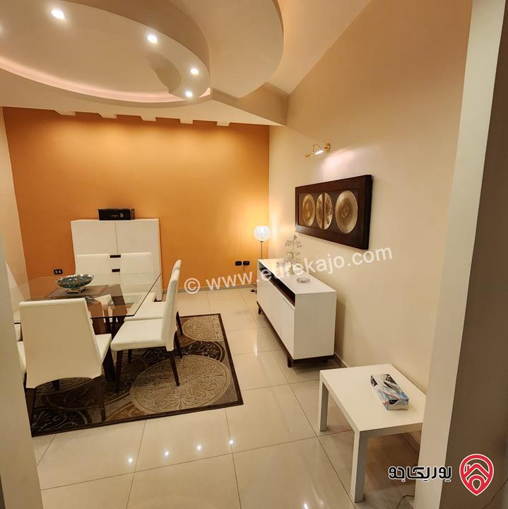 شقة فاخرة مفروشة طابق تسوية مساحة 260م للبيع في عمان - خلدا