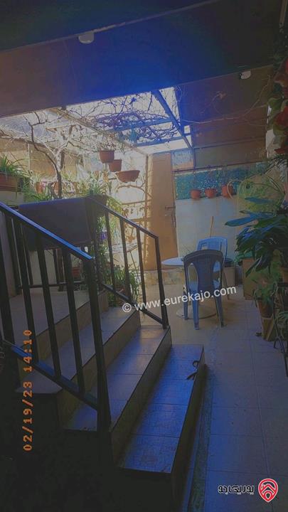 بيت طابقين مساحة 350م على أرض 360م للبيع في عمان - الذراع الغربي 