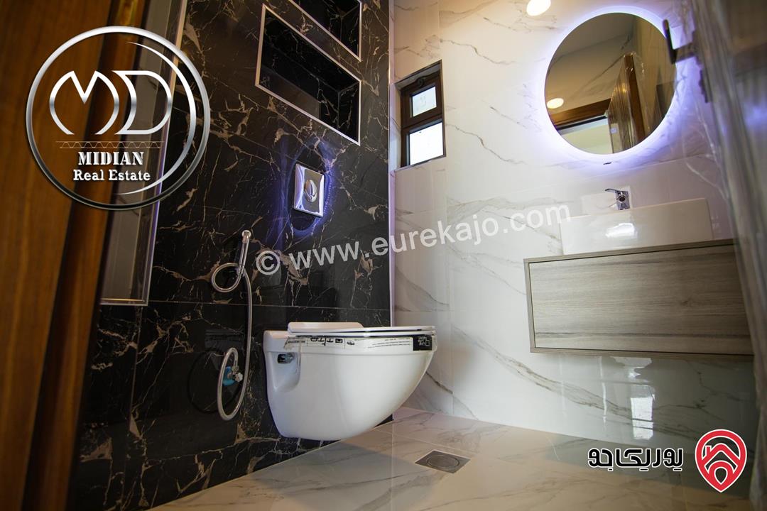 شقة شبه ارضي جديدة للبيع في عمان - خلدا العوجانية مساحة 245م مع ترس و حديقة 250م تشطيبات و ديكورات سوبر ديلوكس