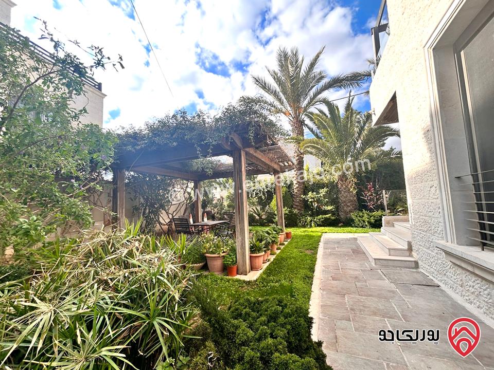 فيلا مستقلة مساحة 650م على أرض 830م للبيع مع مسبح في عمان - عبدون 