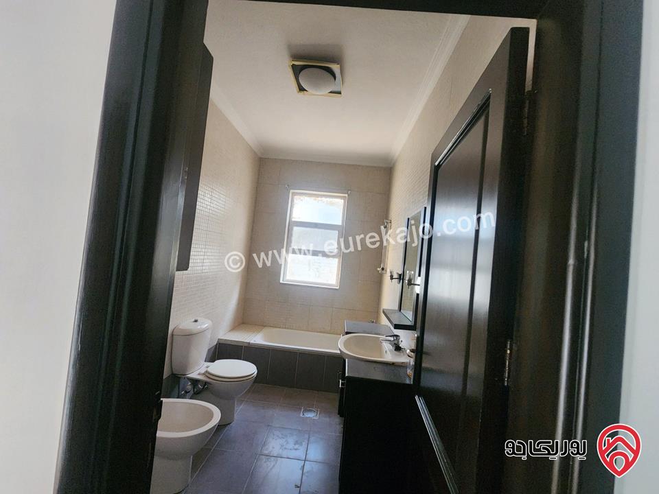 شقة مساحة 200م طابق ثالث للبيع في عمان - الشميساني 