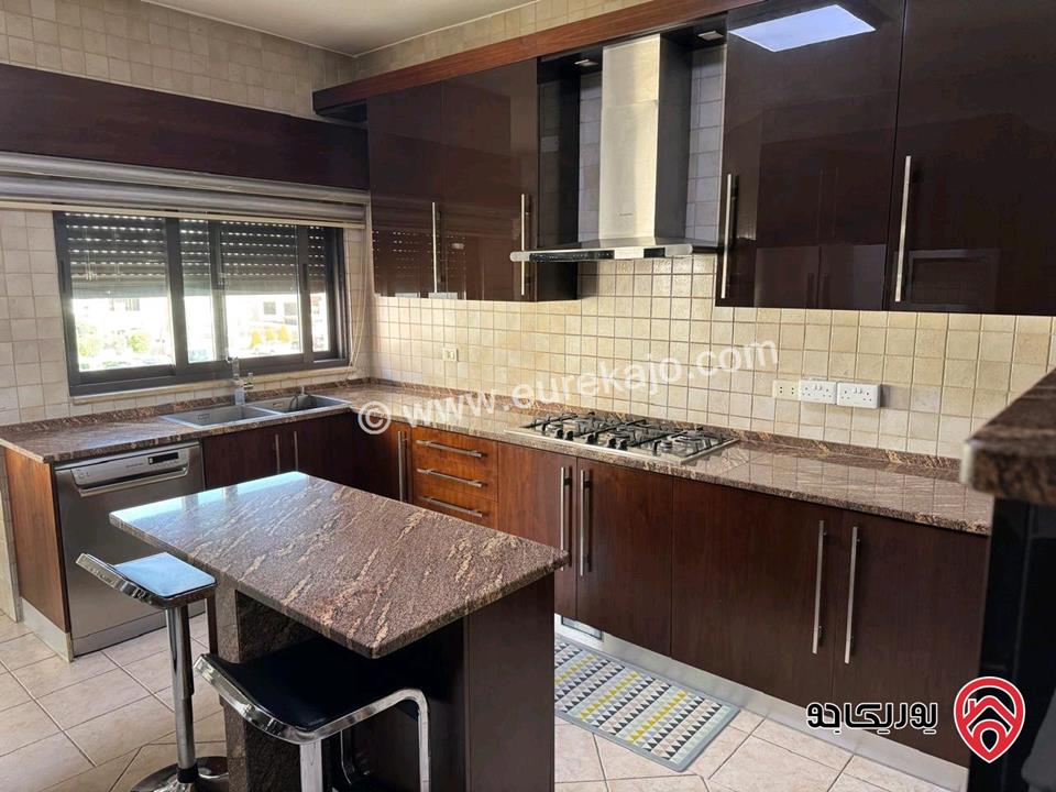 شقة مميزة مساحة 220م طابق ثاني للبيع في عمان - دير غبار