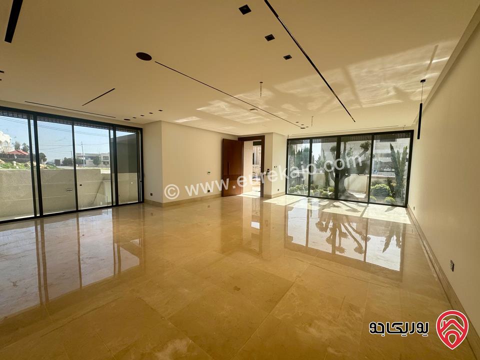 فيلا عدد 2 متلاصقتان مساحة البناء 885م على أرض 500م لكل فيلا للبيع في عمان - رجم عميش بإطلالة جميلة