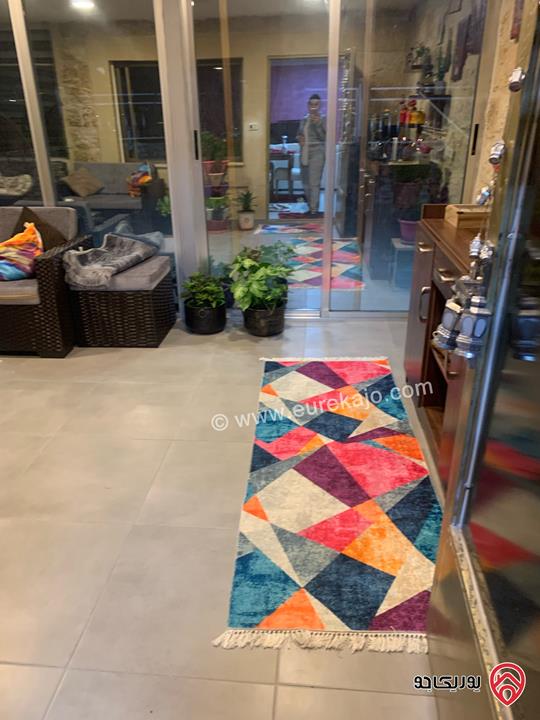 شقة طابق ثالث مساحة 150م مع روف 150م للبيع في عمان - طبربور 