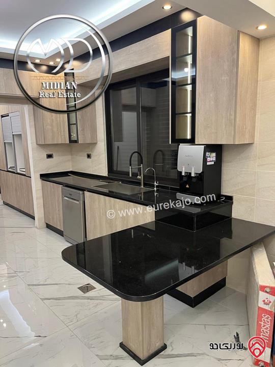 شقة أرضية مفروشة للايجار في عمان - طريق المطار مساحة 180م مع ترس 70م تشطيبات ديكورات فندقية فرش فاخر بسعر مميز