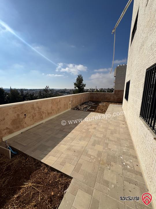 فيلا فاخرة مساحة 678م على أرض 639م مع اطلالة خلابة للبيع في بلعاس / ناعور